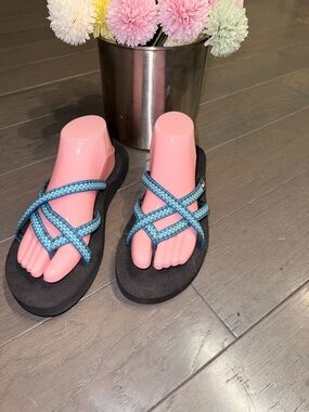 💙 New TEVA Blue Strappy Thong Flip Flop Sandals size 10
